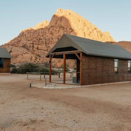 Spitzkoppe Cabin Camp Usakos Eksteriør billede