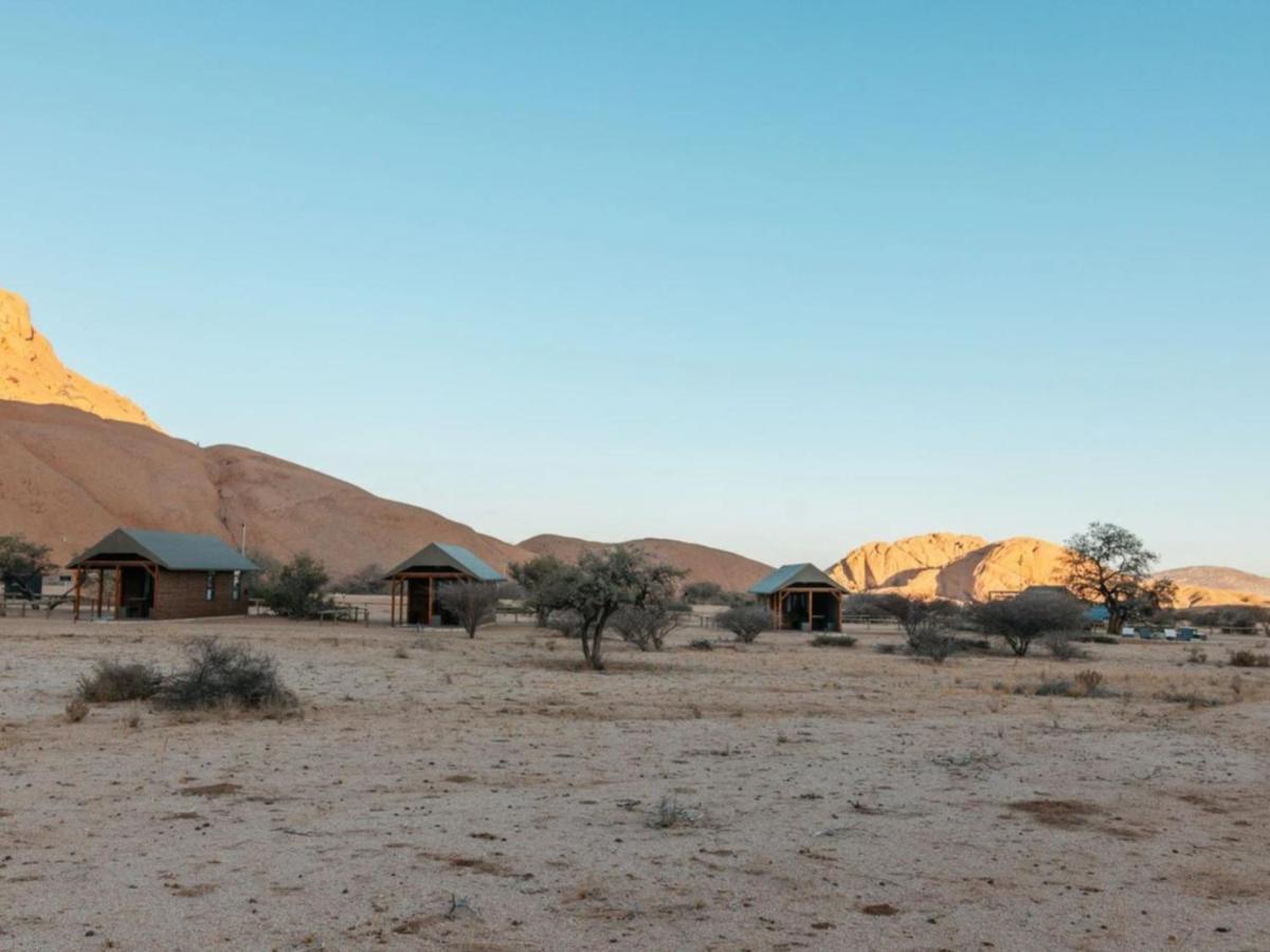Spitzkoppe Cabin Camp Usakos Eksteriør billede